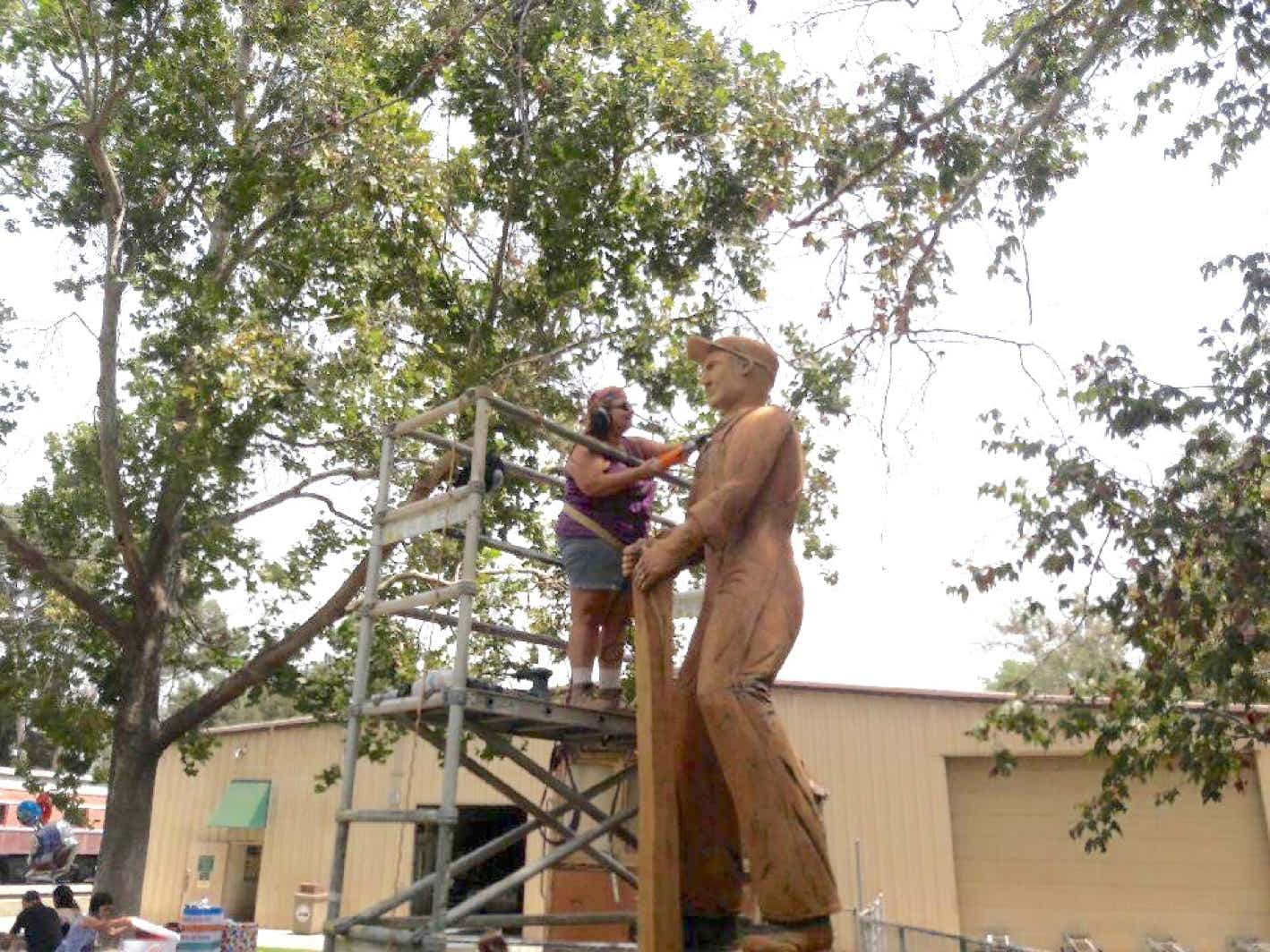 Woodcarving, chainsaw woodcarving, casey jones, griffith park, travel town, los angeles, redwood, art, sculpture